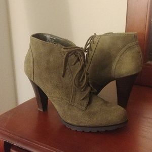 Fall🍁 Olive Green - White Mountain Booties